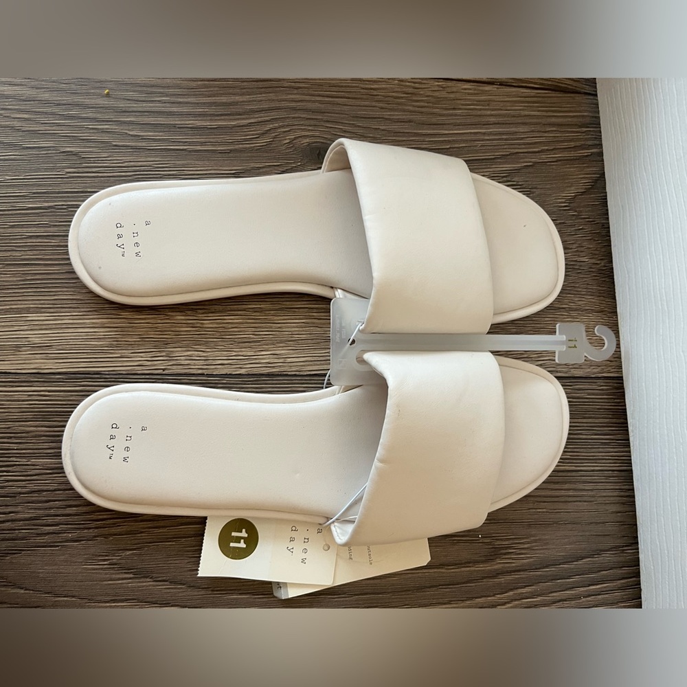 a new day ultimate comfort lulu sandals size 11